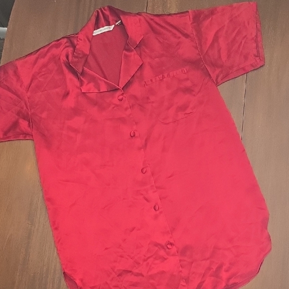💥Victoria's Secret Vibrant Red Sleep Shirt Button Down Satin Sz S - Picture 1 of 4